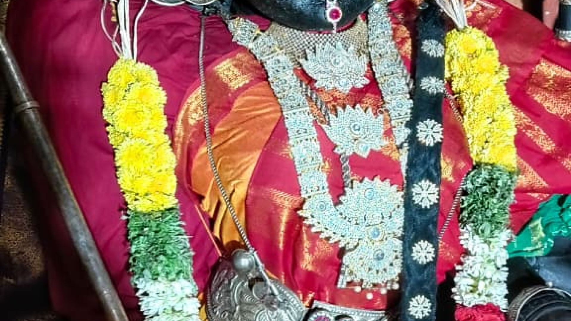 மஹிஷாசுர மர்த்தினி நமஹ